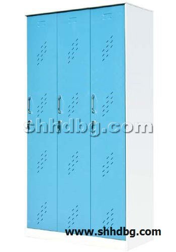 点击查看商品:圆边三门更衣柜