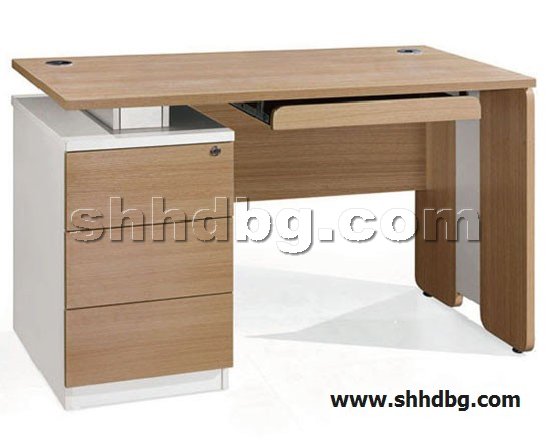 点击查看商品:木制办公桌