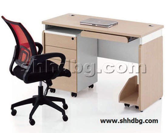 点击查看商品:木制办公桌-关注人气1804次